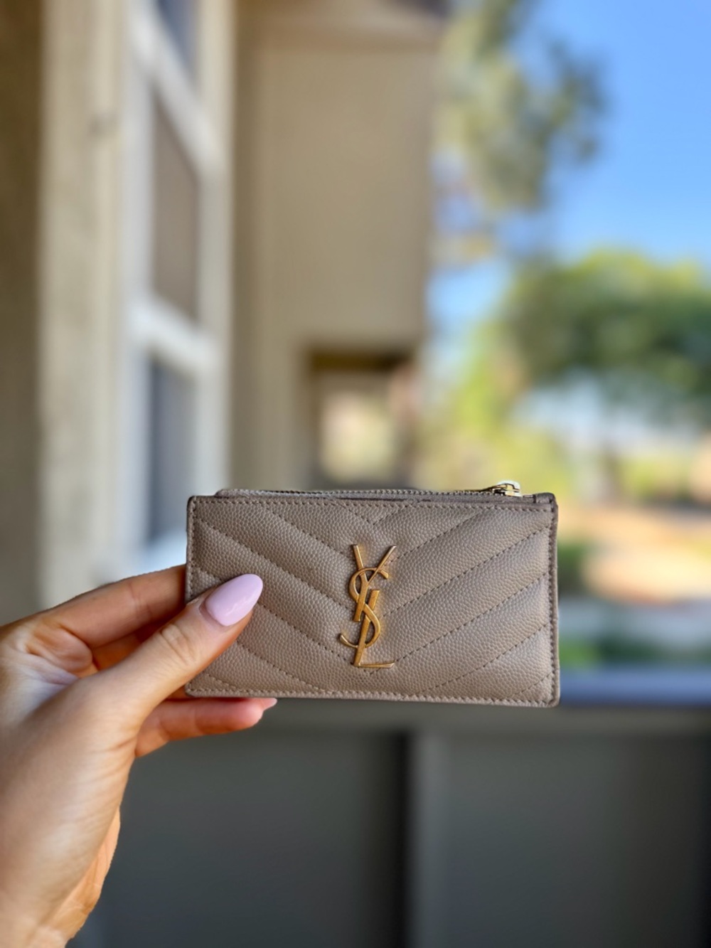CASSANDRE MATELASSÉ FRAGMENTS CARD CASE IN GRAIN DE POUDRE LEATHER - DARK BEIGE